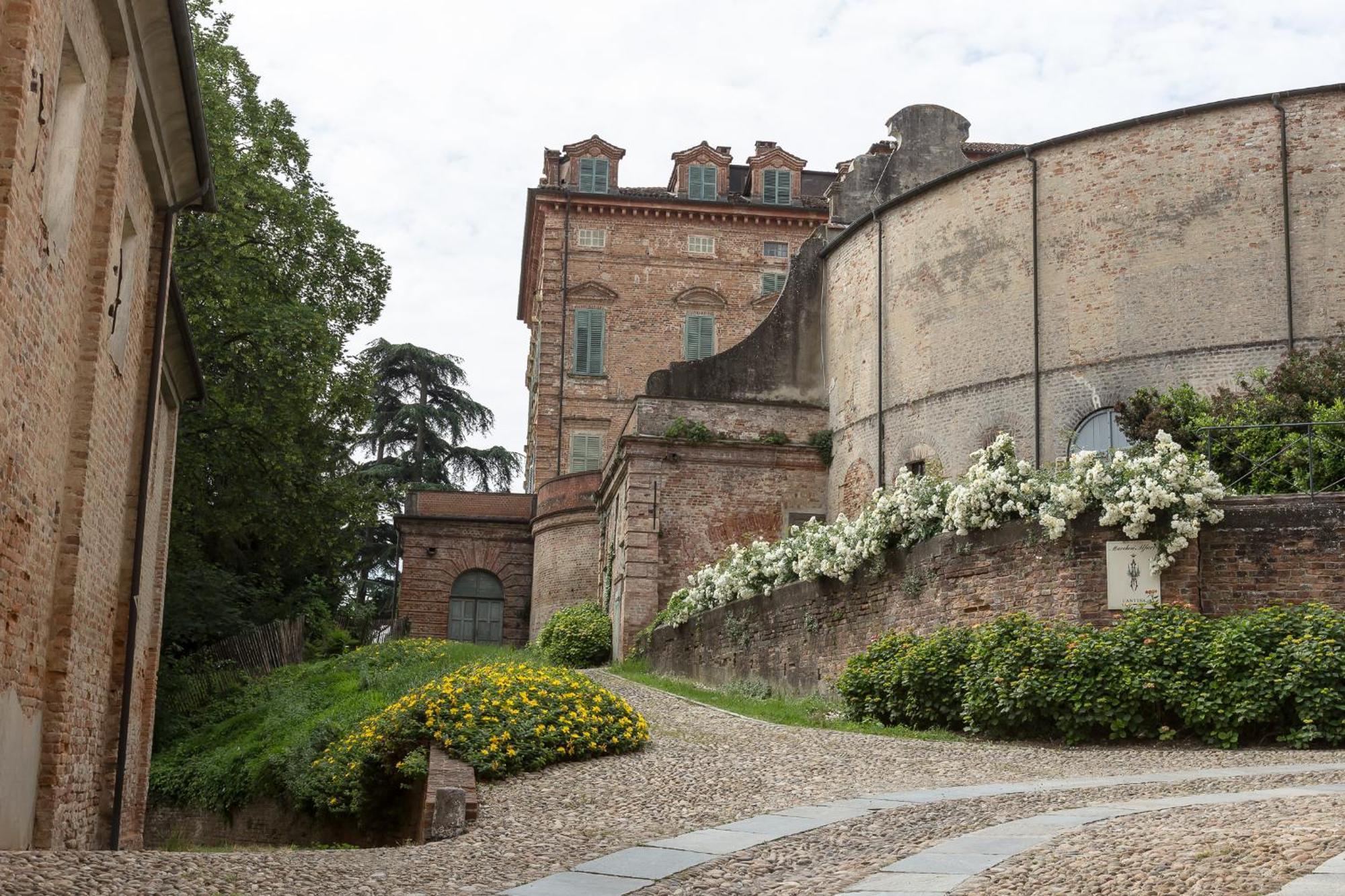 Marchesi Alfieri - Cantine E Ospitalita San Martino Alfieri Экстерьер фото
